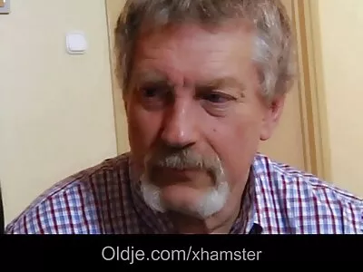 ربودن دوست داستان سکسی خانوادگی خود در گردن