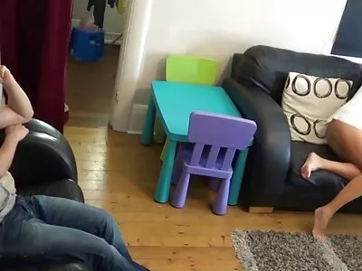زن با جوراب سکسی مرد را اغوا داستان سکسی مصور شهوانی می کند