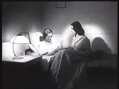 جوانان کوچک به معشوق او گیف کیر هدیه می دهند